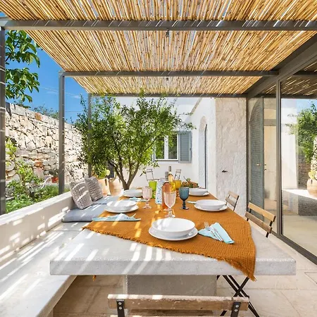 Trulli Restano By Perle Di Puglia * Cisternino
