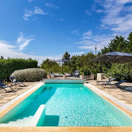 Trulli Restano By Perle Di Puglia * Cisternino