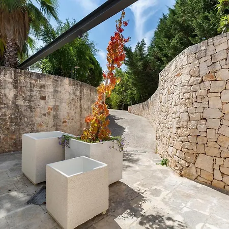 Trulli Restano By Perle Di Puglia